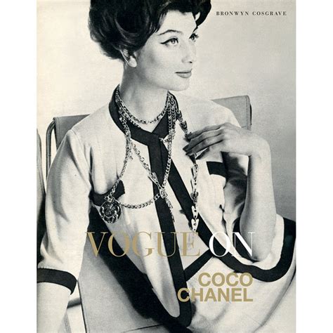 Vogue on: Coco Chanel (Vogue on Designers) Hardcover